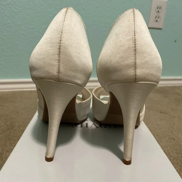 Ivory heels - Picture 3 of 6